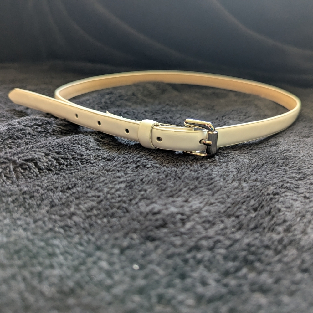 Ellen Tracy Thin White Belt with Silver Buckle